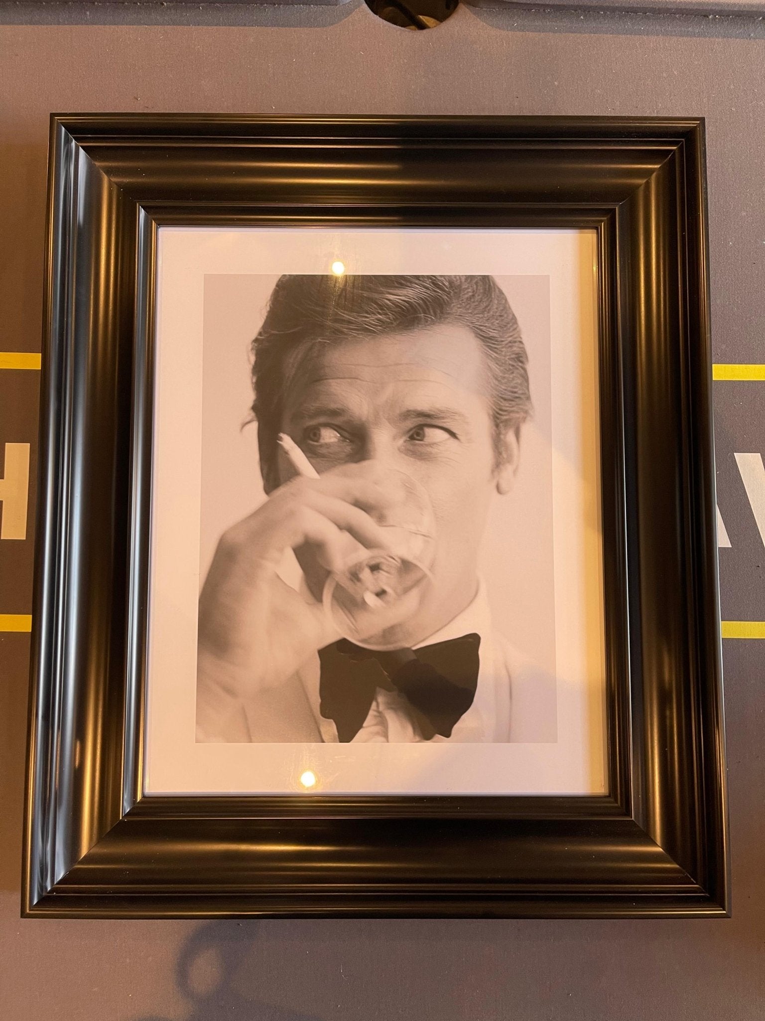 ART CAVE - JAMES BOND ROGER MOORE / DANIEL CRAIG 007 - The Man Cave Broadway