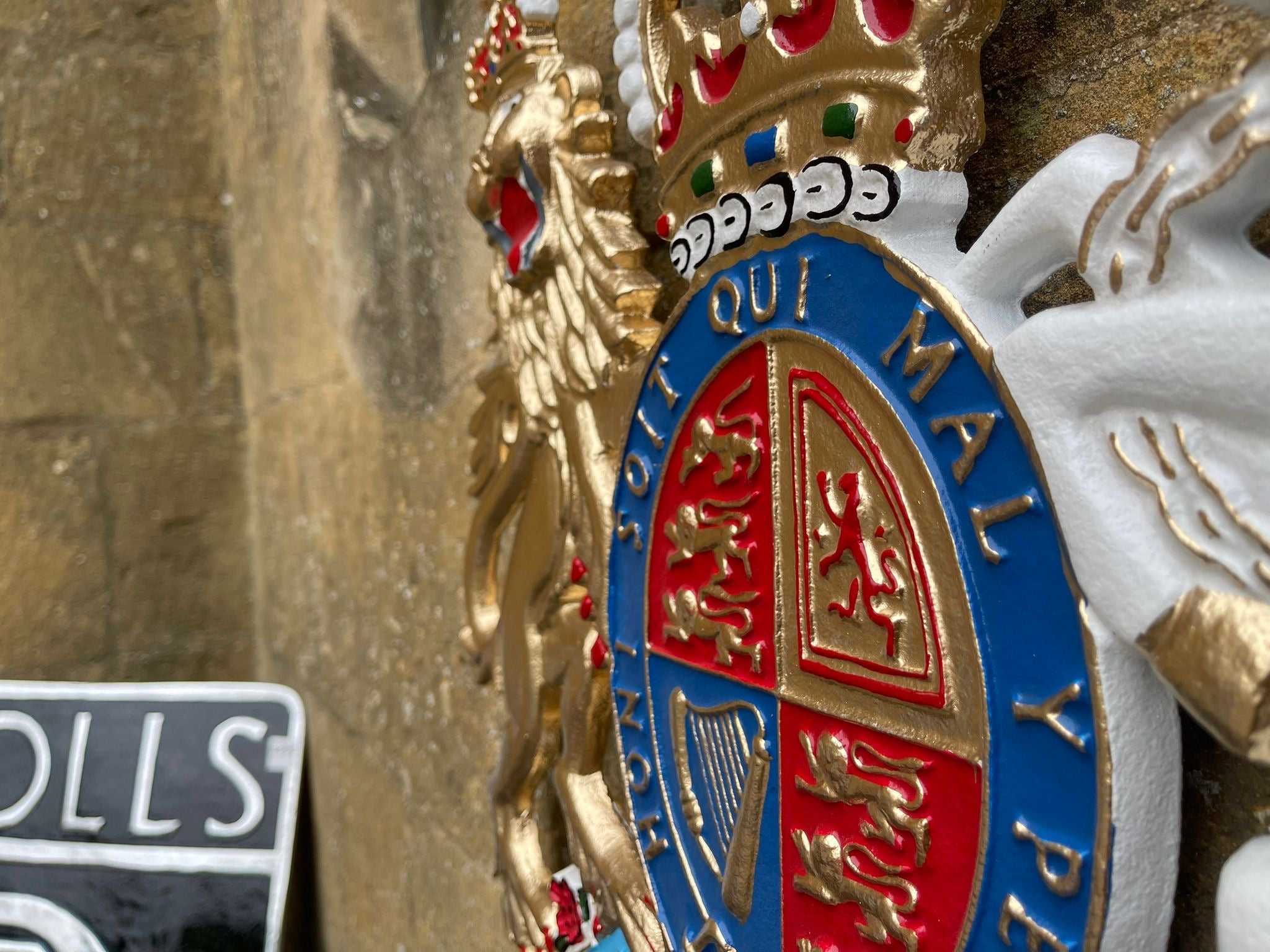 Royal Coat of Arms - Dieu et mon droit - The Man Cave Broadway