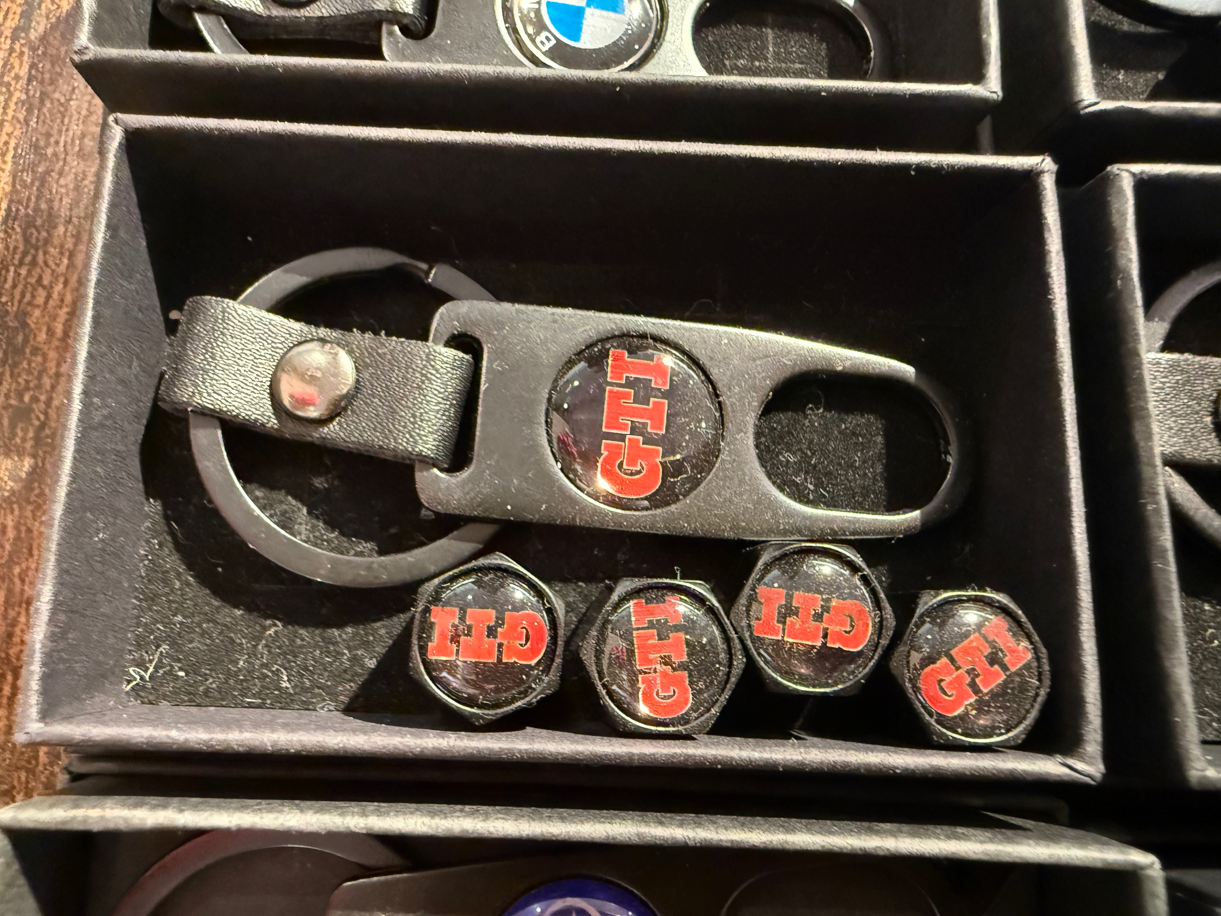 Car / SUPER CAR Dust Valve Cap Set