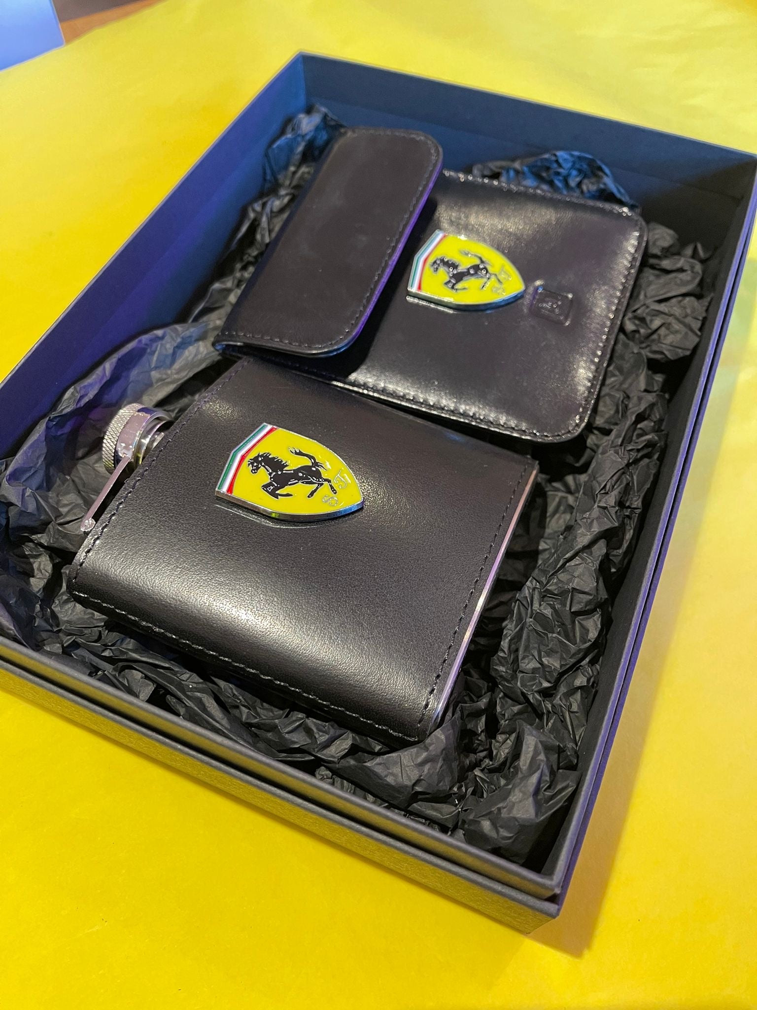 HIP FLASK / KEY POUCH / GIFT SET / RFID / PORSCHE / LAMBORGHINI / FERRAI / KEY RING / SOFT LEATHER