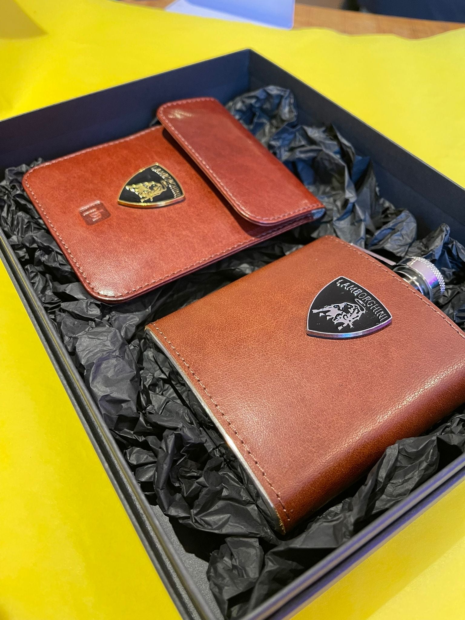 HIP FLASK / KEY POUCH / GIFT SET / RFID / PORSCHE / LAMBORGHINI / FERRAI / KEY RING / SOFT LEATHER