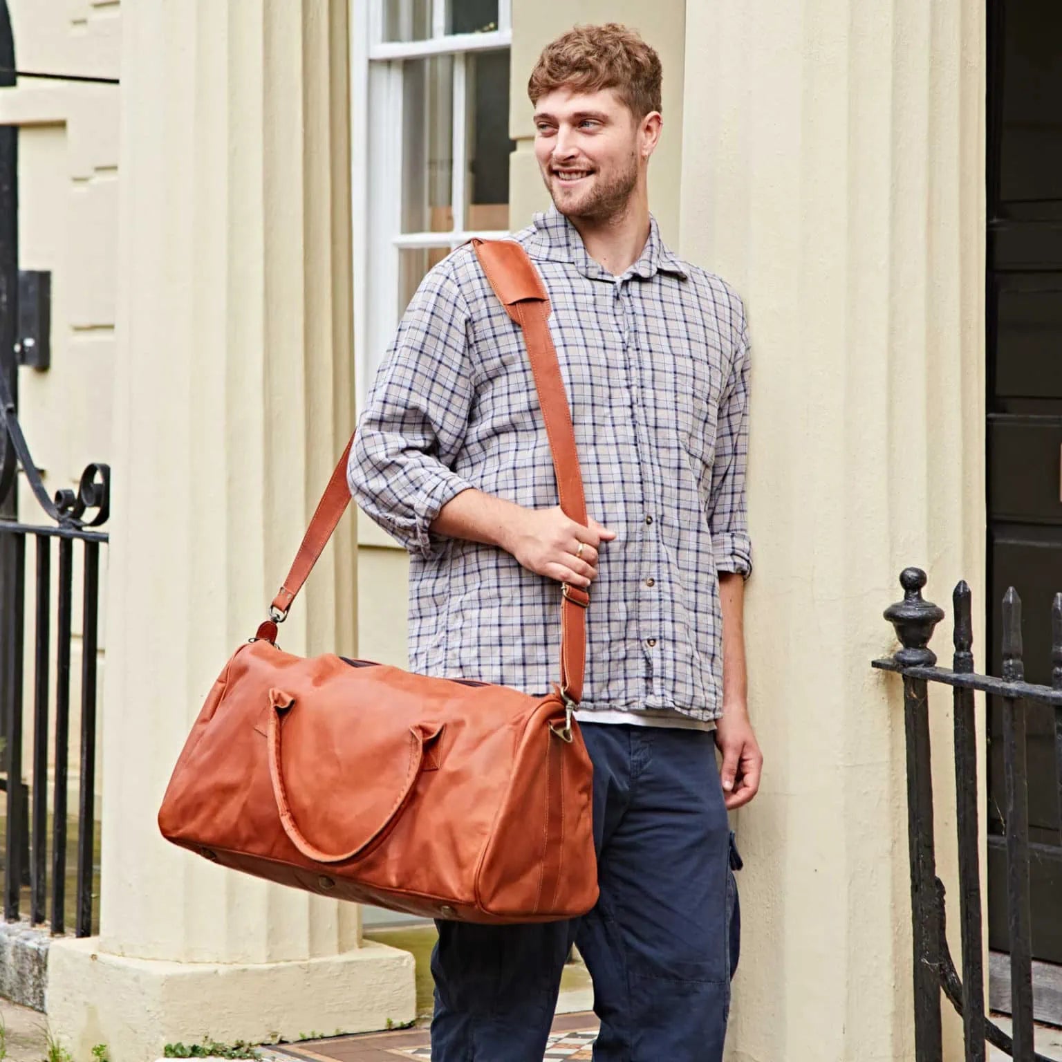 LEATHER HOLD-ALL GYM BAG