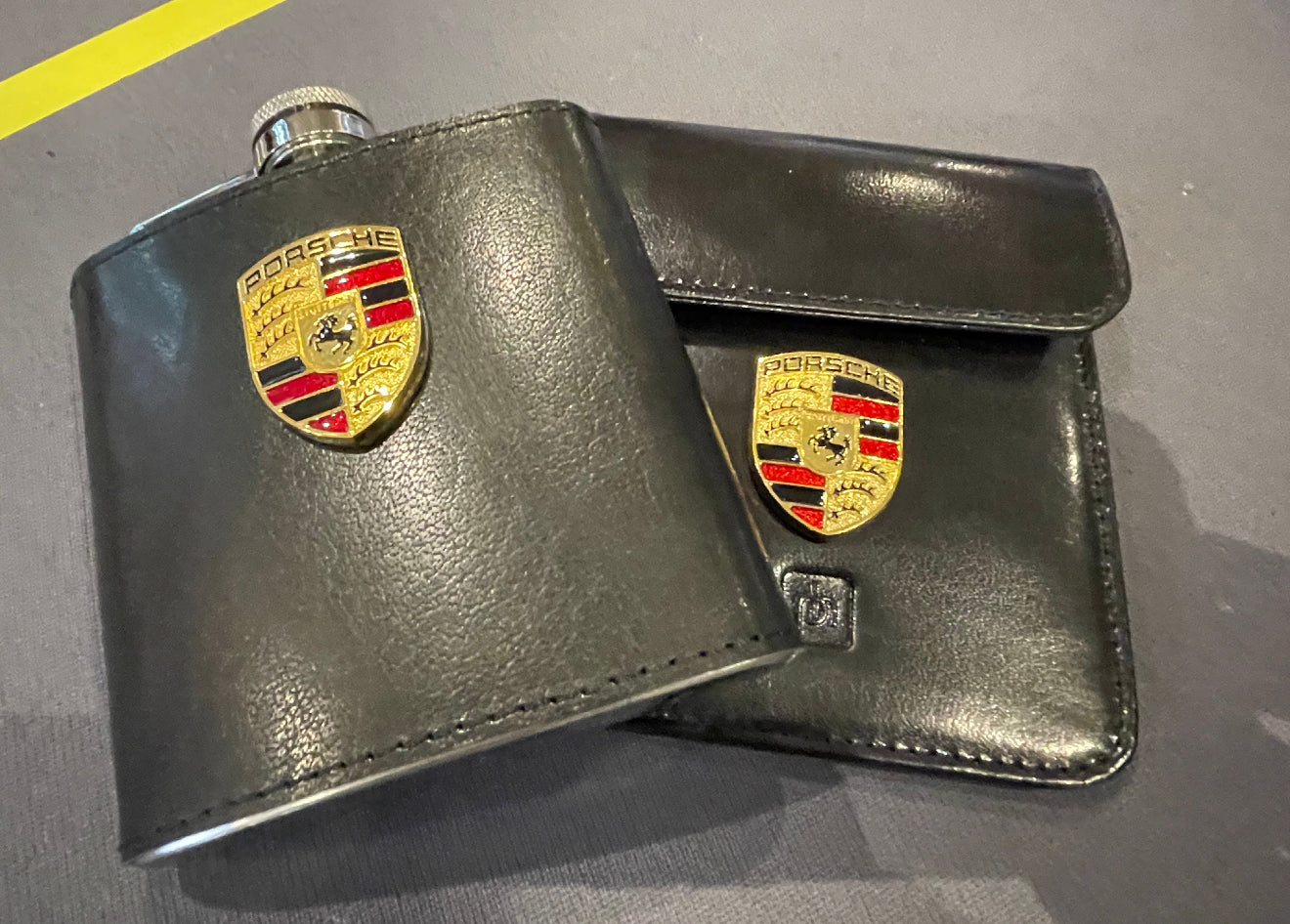 HIP FLASK / KEY POUCH / GIFT SET / RFID / PORSCHE / LAMBORGHINI / FERRAI / KEY RING / SOFT LEATHER