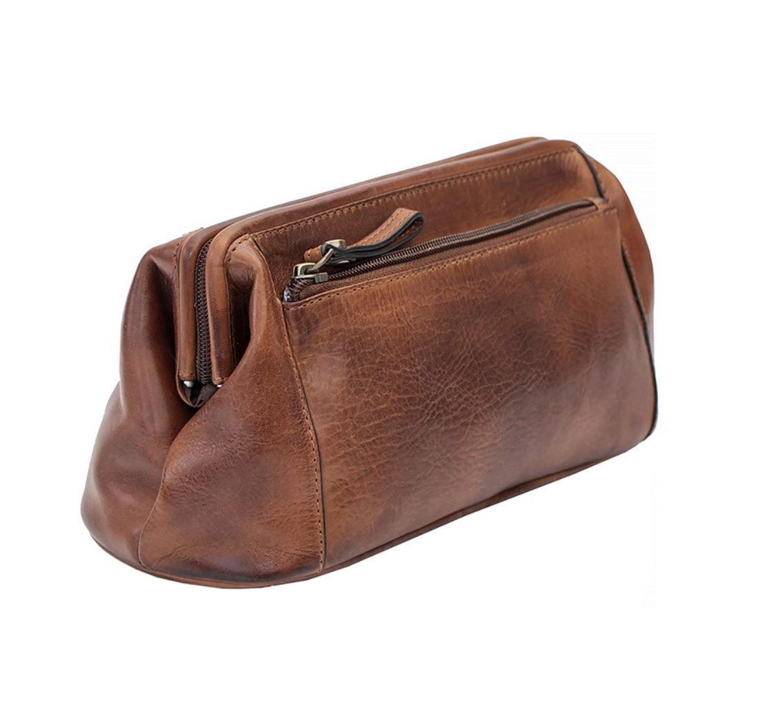 LEATHER RIDGEBACK TRAVEL WASHBAG