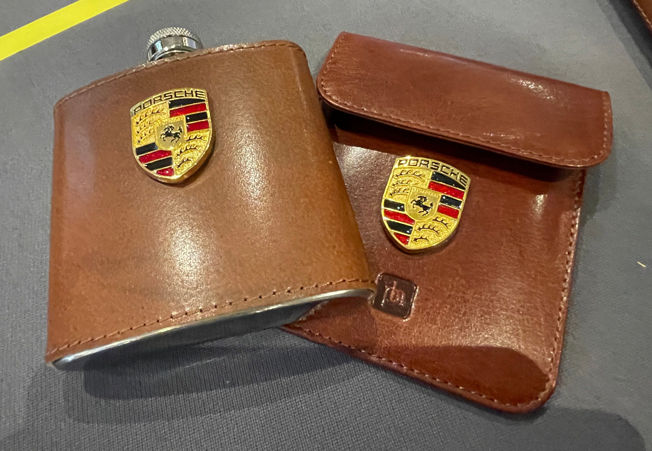 HIP FLASK / KEY POUCH / GIFT SET / RFID / PORSCHE / LAMBORGHINI / FERRAI / KEY RING / SOFT LEATHER