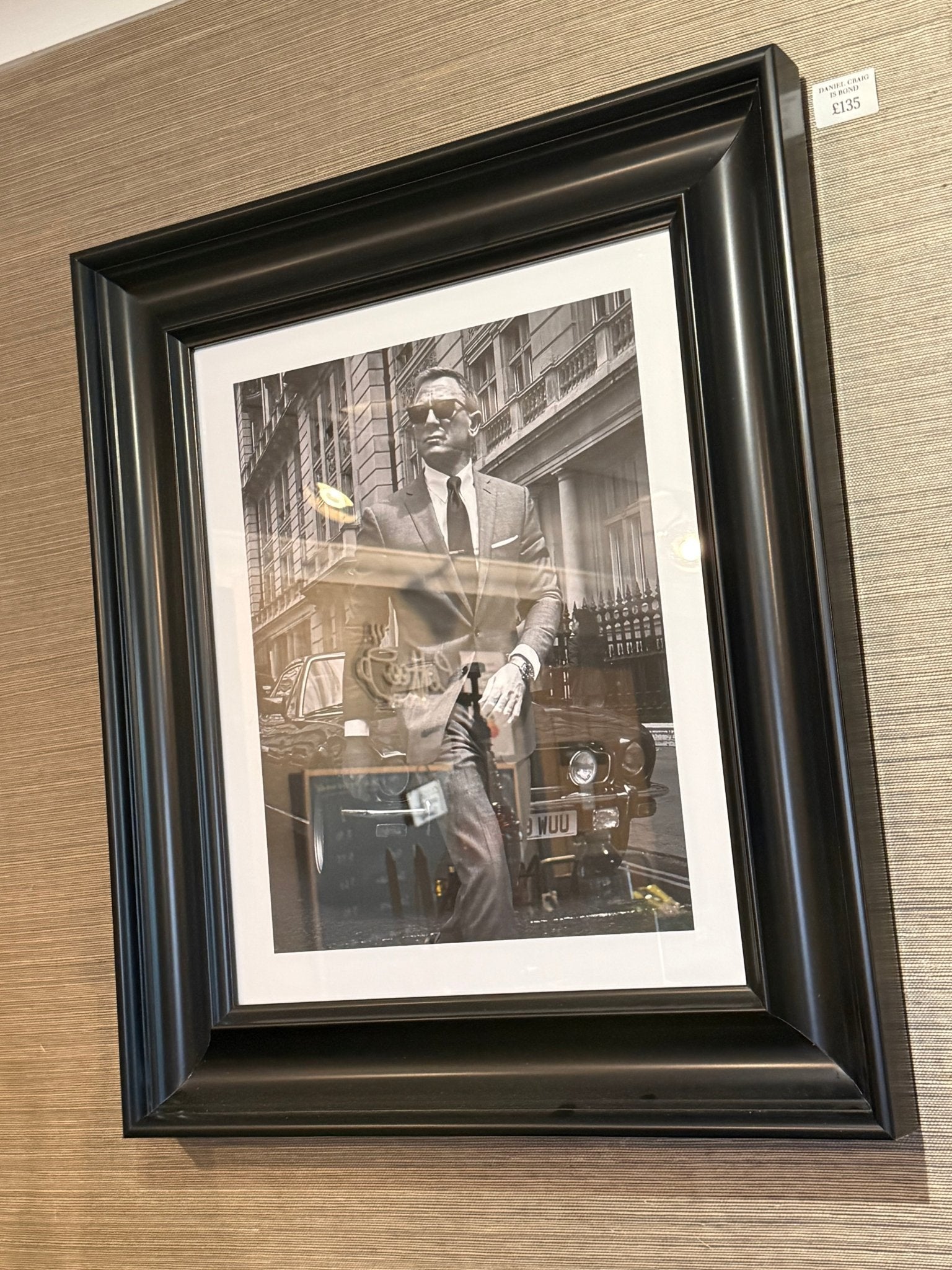 ART CAVE - JAMES BOND ROGER MOORE / DANIEL CRAIG 007 - The Man Cave Broadway