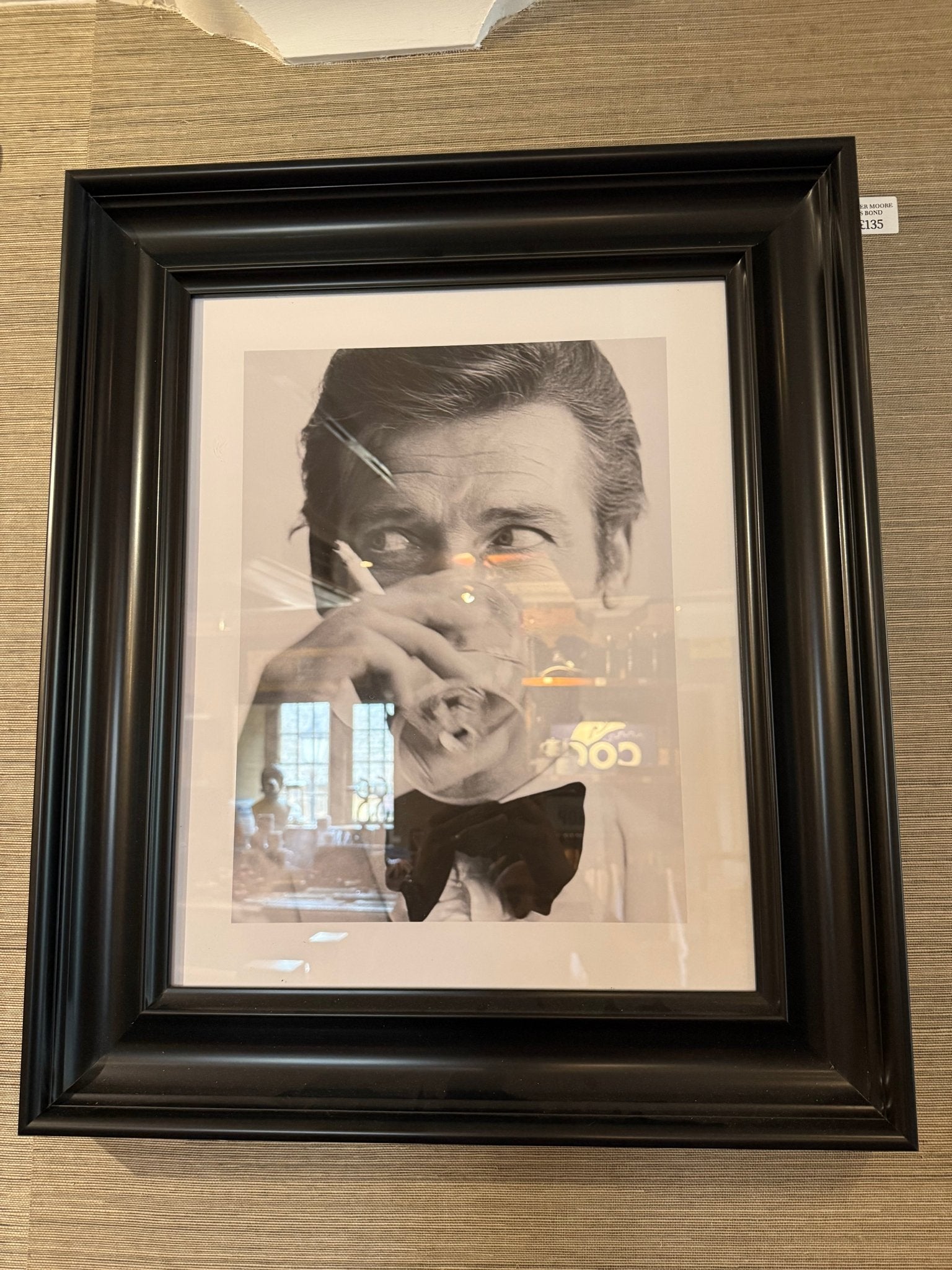 ART CAVE - JAMES BOND ROGER MOORE / DANIEL CRAIG 007 - The Man Cave Broadway