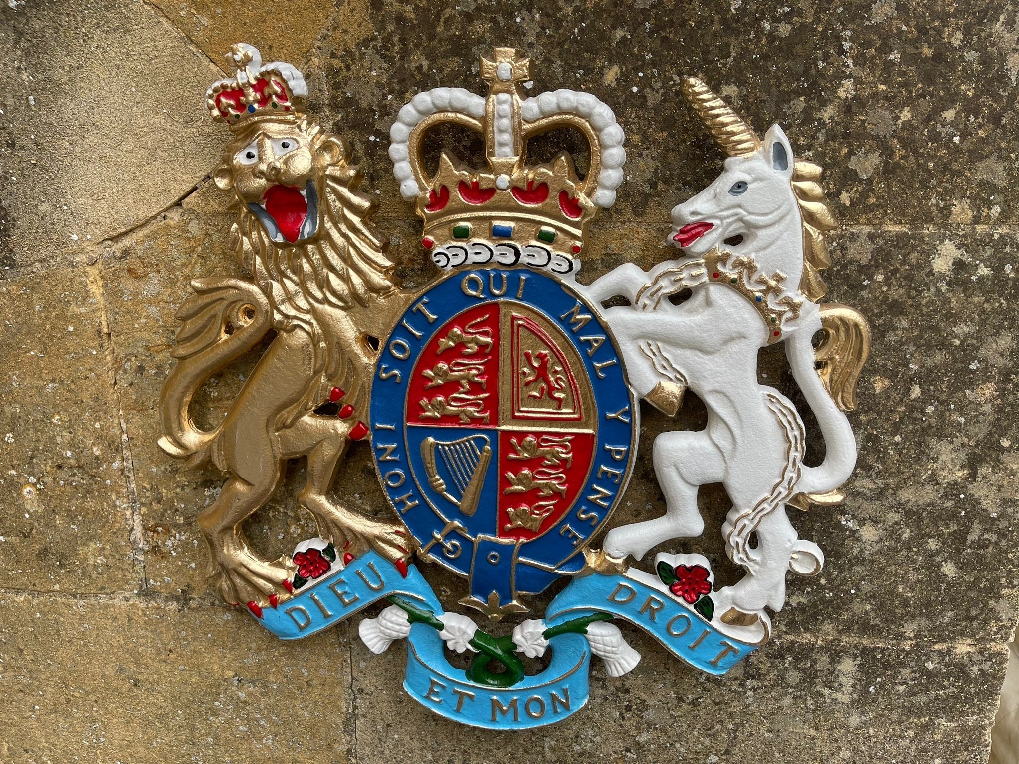Royal Coat of Arms - Dieu et mon droit - The Man Cave Broadway